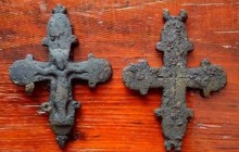 На Львовщине нашли крест-складень, датированный периодом XII-XIII века