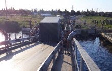 Перегруженные фуры "потопили" мост через Ингул в Николаевской области (фото, видео)