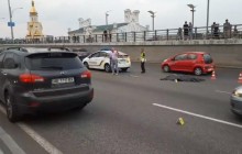 Страшна ДТП на набережній у Києві: пішохід перебігав дорогу в 80 м від переходу і залишився без голови