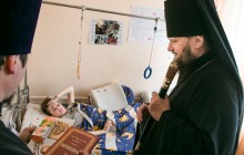 Архієпископ УПЦ відвідав дітей, які постраждали в ДТП у Білорусі