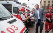 Klitschko hands over brand new ambulance cars to Kyiv emergency response service