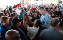 Щоб взяти автограф у Кличка, американці шикувалися у довгі черги (фото, відео)