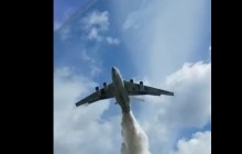 В Подмосковье пожарный Ил-76 по ошибке сбросил 40 тонн воды на патрульных (видео)