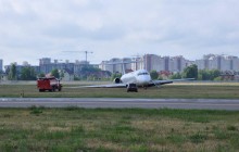 Жорстка посадка літака в аеропорту "Київ": пасажир розповів подробиці аварії (відео)