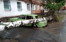 Дороги превратились в реки: Винницу затопило после сильного ливня (видео)