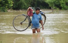 Наводнения в Индии: 23 погибших, более 500 тысяч пострадали (фоторепортаж)