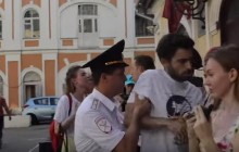 В Москве задержали актеров «Teaтра.doc», вышедших на акцию в поддержку Сенцова (видео)