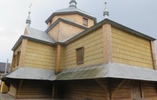 На Прикарпатье люди выступили против священника из-за ремонта храма УГКЦ (видео)