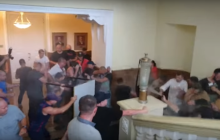 Внаслідок сутичок у Харківській міськраді постраждало двоє осіб (відео)