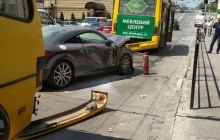 У Тернополі іноземець спричинив масштабну ДТП: пошкоджено 3 легковики та дві маршрутки (фото, відео)