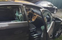 В Киеве на Печерске преступники со стрельбой отняли у мужчины сумку с деньгами и избили его авто