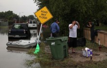 Затоплені дороги, машини і будинки: у США тривають руйнівні повені (фото)