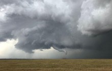 Торнадо у вигляді хобота слона: в мережі показали унікальні кадри смерчу в Колорадо (фото, відео)