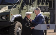 Порошенко вручив орден 100-річному ветерану Другої світової війни, онук якого загинув на Донбасі