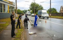 У Кривому Розі п'яний водій збив на смерть двох жінок: тіло однієї відкинуло у вітрину магазину (фото, відео)