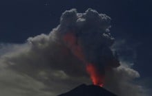 На Бали извергается вулкан Агунг, сотни жителей эвакуированы (фоторепортаж)