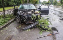 Частини авто розкидало в різні боки: у Києві сталася серйозна ДТП (фото, відео)