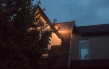 В Киеве от удара молнии загорелся дом - СМИ (фото)