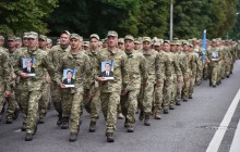 Порошенко рассказал, сколько воинов-десантников погибло в боях с российским агрессором