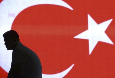 Решение Эрдогана уволить главу центробанка обвалило турецкую лиру