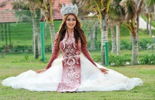 Розбилася з хлопцем біля цвинтарної огорожі: стали відомі обставини жахливої ДТП з "Місіс світу" (фото)