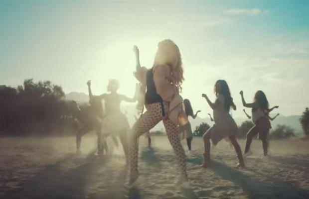 В пустыне под палящим солнцем: появились подробности съемок скандального клипа Лободы с 10-ю беременными женщинами