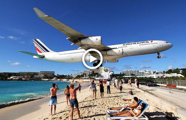 Стеклянный, с драконьими яйцами, черным песком и самолетами над головой: ТОП-5 самых необычных пляжей мира (видео)