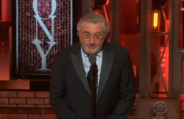 "F*ck Trump!": оскароносный Роберт де Ниро обматерил Трампа и сорвал овации (видео)