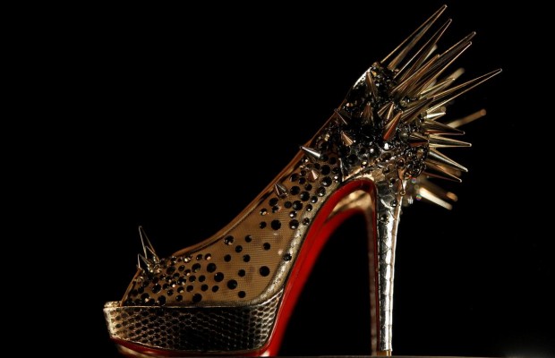 Лубутен в суде ЕС отстоял свое эксклюзивное право на красные подошвы