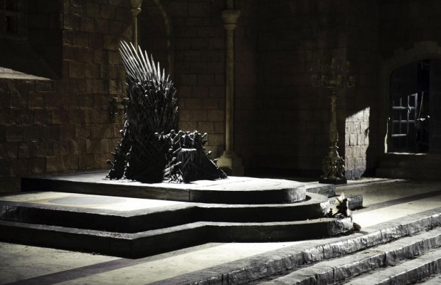 Зима уже совсем близко: букмекеры начали принимать ставки на то, кто займет Железный трон в "Игре престолов"