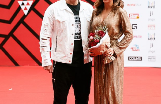 "Сколько такая тарелочка стоит?": Ани Лорак жестко раскритиковали за фото с российской премии