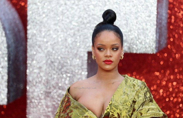 Дозволила підглядати вночі: Ріанна показала соковиті сідниці у домашньому відео