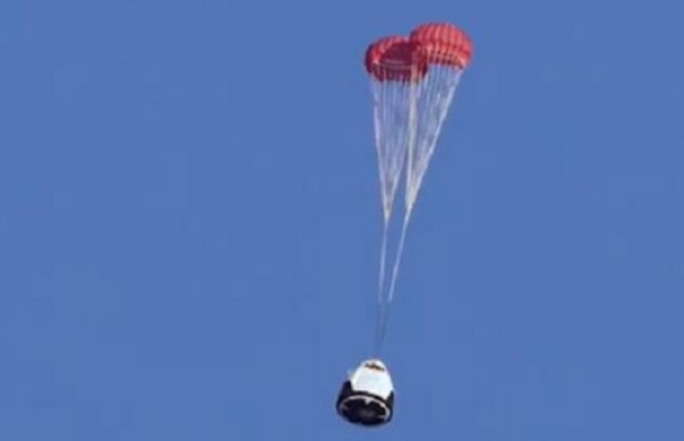 SpaceX провела аварийное "спасение" людей с падающего космического корабля (видео)