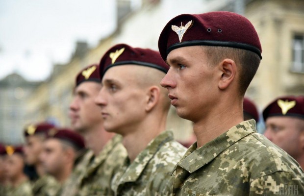 Не День ВДВ: 2 серпня в Україні вшановують загиблих десантників