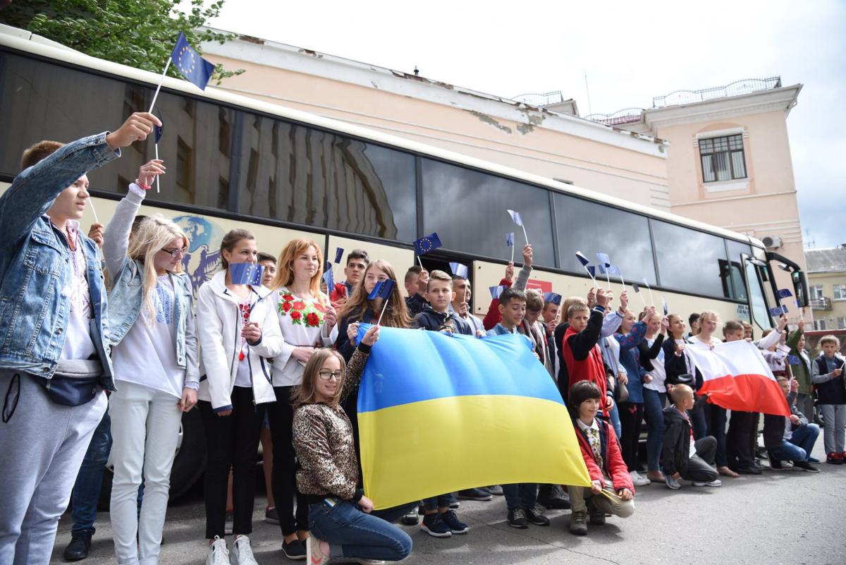 40 дітей учасників АТО з Тернопільщини відправили на оздоровлення до Польщі (фото) 40 дітей учасників АТО з Тернопільщини відправили на оздоровлення до Польщі (фото)