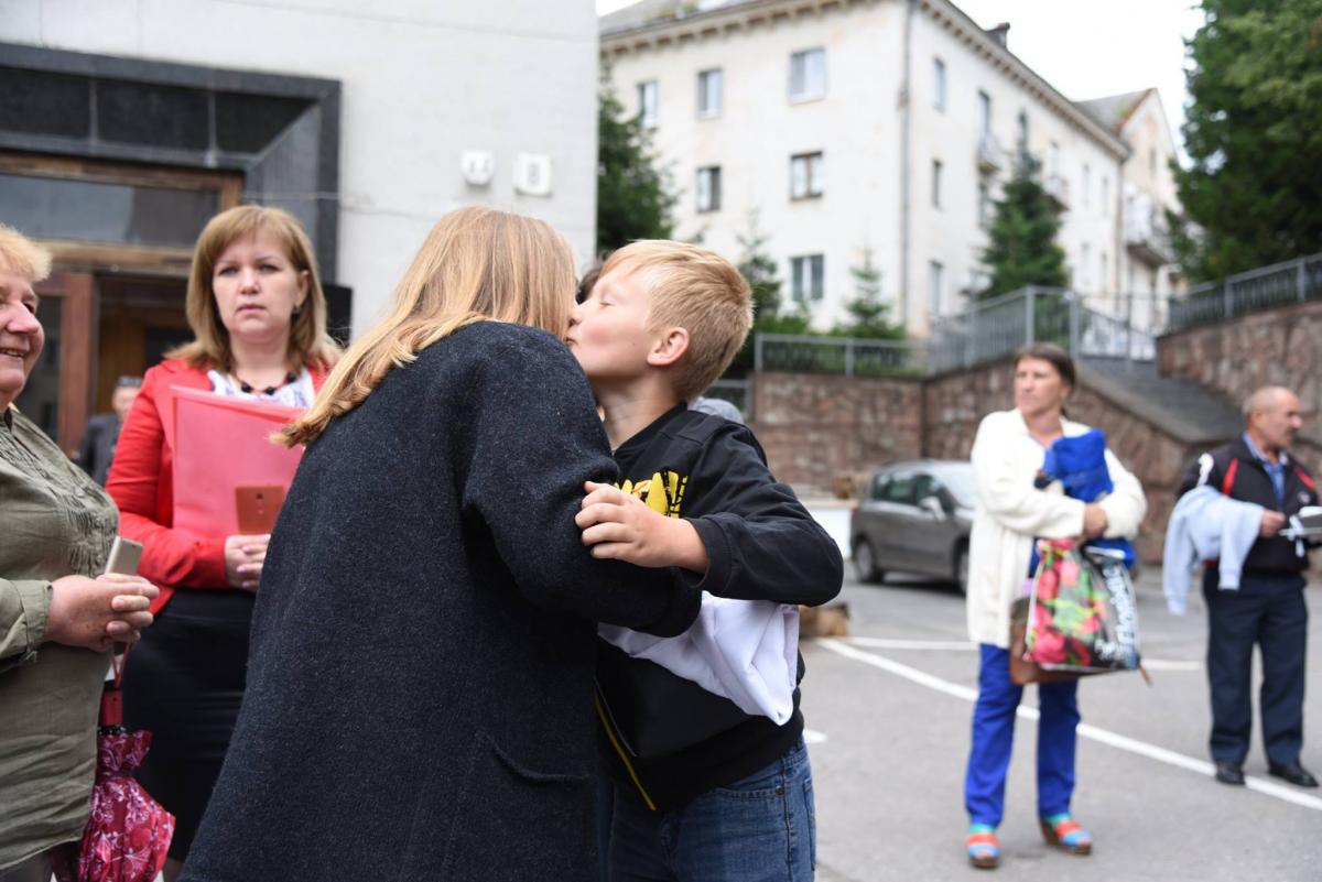 40 дітей учасників АТО з Тернопільщини відправили на оздоровлення до Польщі (фото) 40 дітей учасників АТО з Тернопільщини відправили на оздоровлення до Польщі (фото)