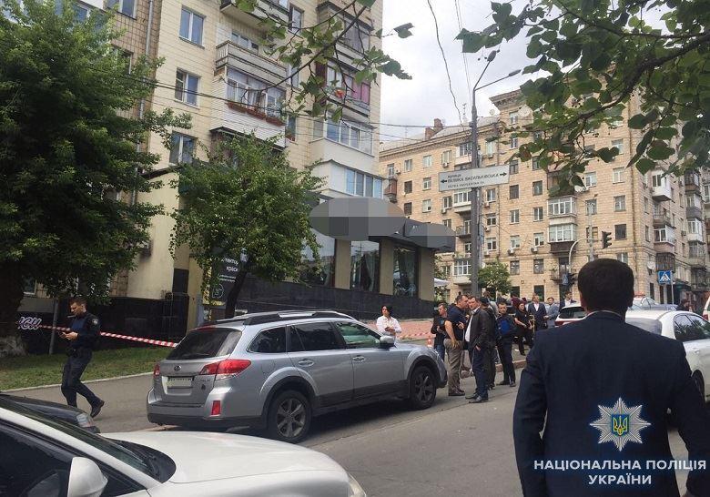 ЗМІ розповіли подробиці біографії чоловіка, застреленого у центрі Києва / фото Національна поліція України ЗМІ розповіли подробиці біографії чоловіка, застреленого у центрі Києва / фото Національна поліція України