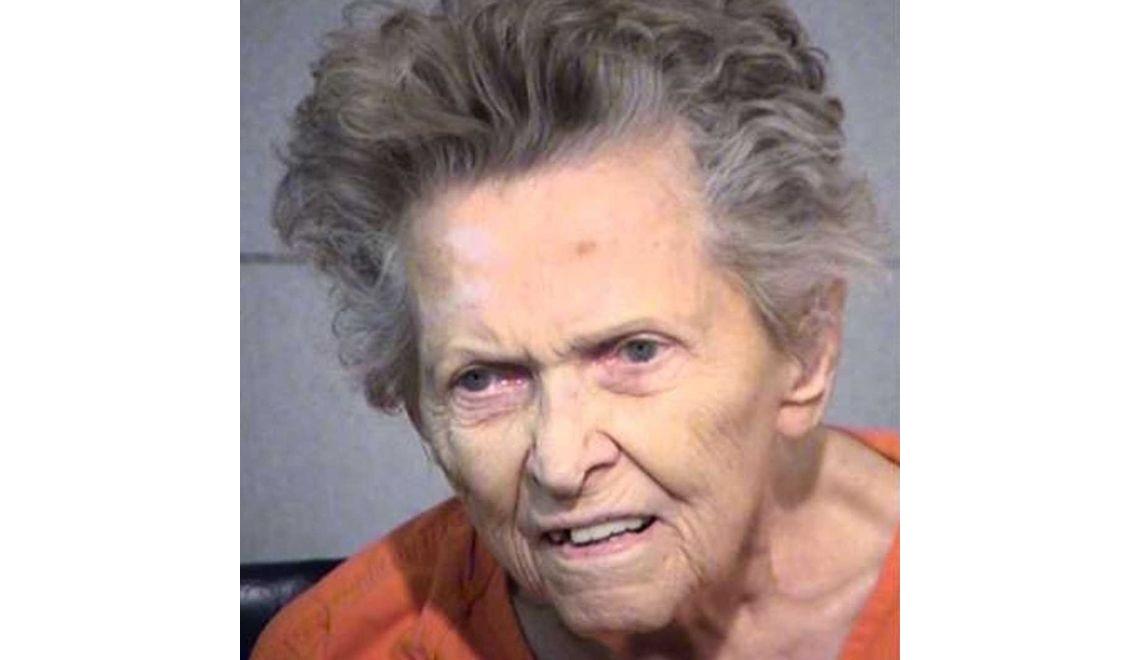 Женщина убила своего сына двумя выстрелами / Фото Maricopa County Sheriff's Office Женщина убила своего сына двумя выстрелами / Фото Maricopa County Sheriff's Office