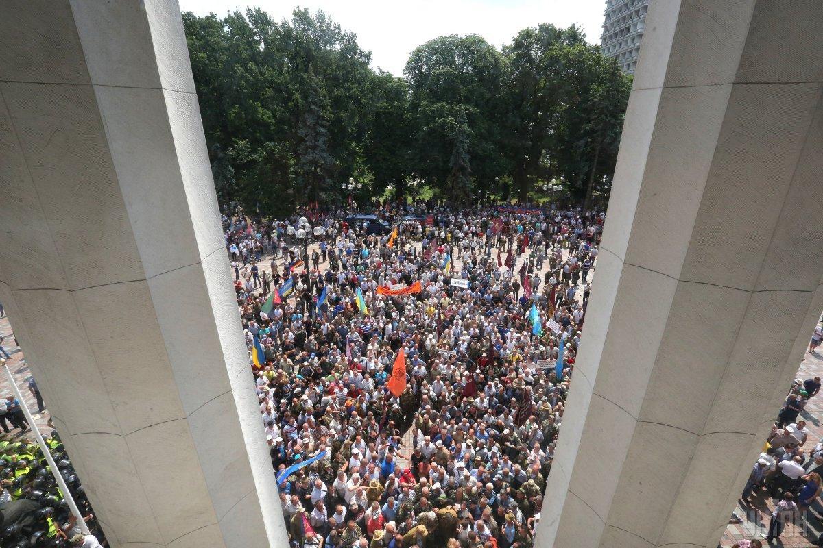 Під радою проходить чергова акція протесту шахтарів / фото УНІАН Під радою проходить чергова акція протесту шахтарів / фото УНІАН