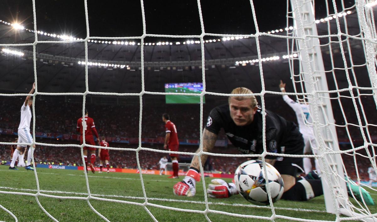 Лорис Кариус, несмотря на провальную игру в финале Лиги чемпионов в Киеве, останется в "Ливерпуле" / REUTERS