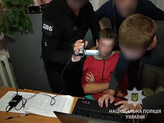 На Прикарпатті затримали молодика, який провернув аферу з "викраданням" дітей / фото Департамент внутрішньої безпеки Нацполіції На Прикарпатті затримали молодика, який провернув аферу з "викраданням" дітей / фото Департамент внутрішньої безпеки Нацполіції