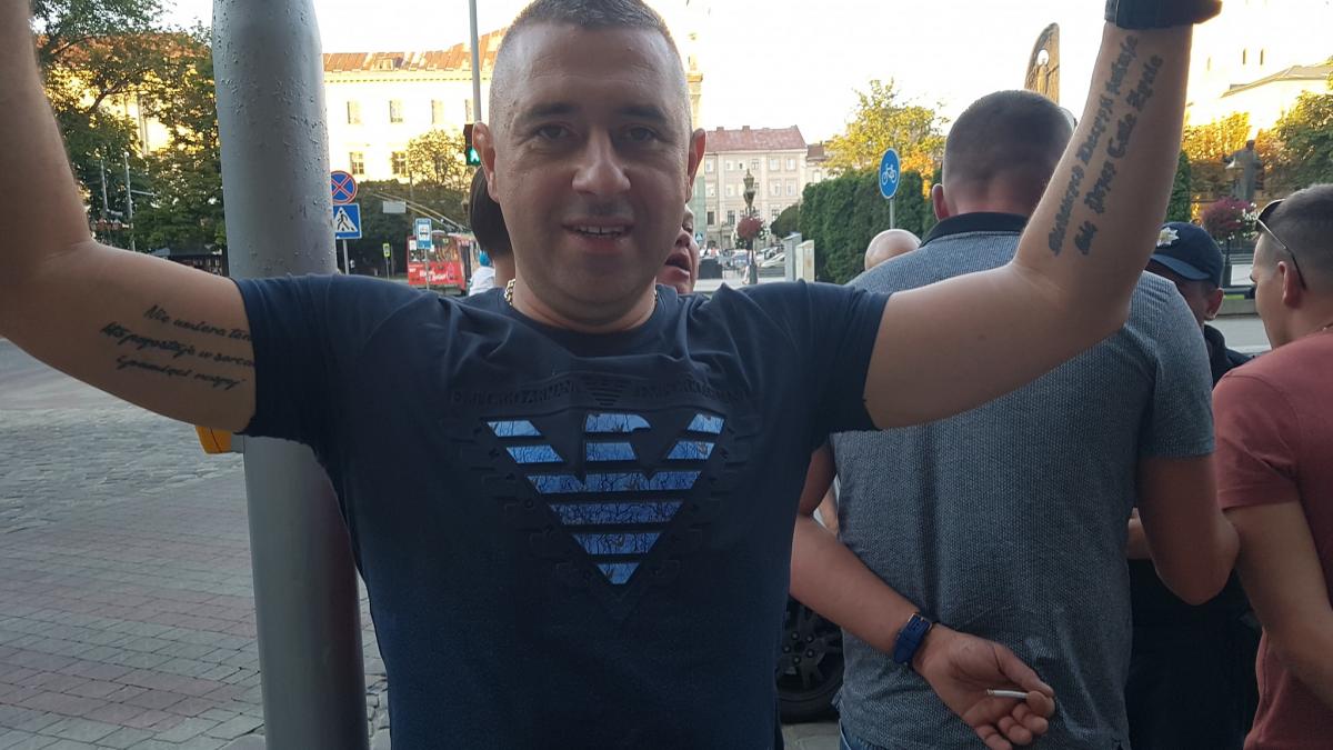 У Львові затримали поляків, що ображали українок та побили українців / Facebook - Volodymyr Roman У Львові затримали поляків, що ображали українок та побили українців / Facebook - Volodymyr Roman