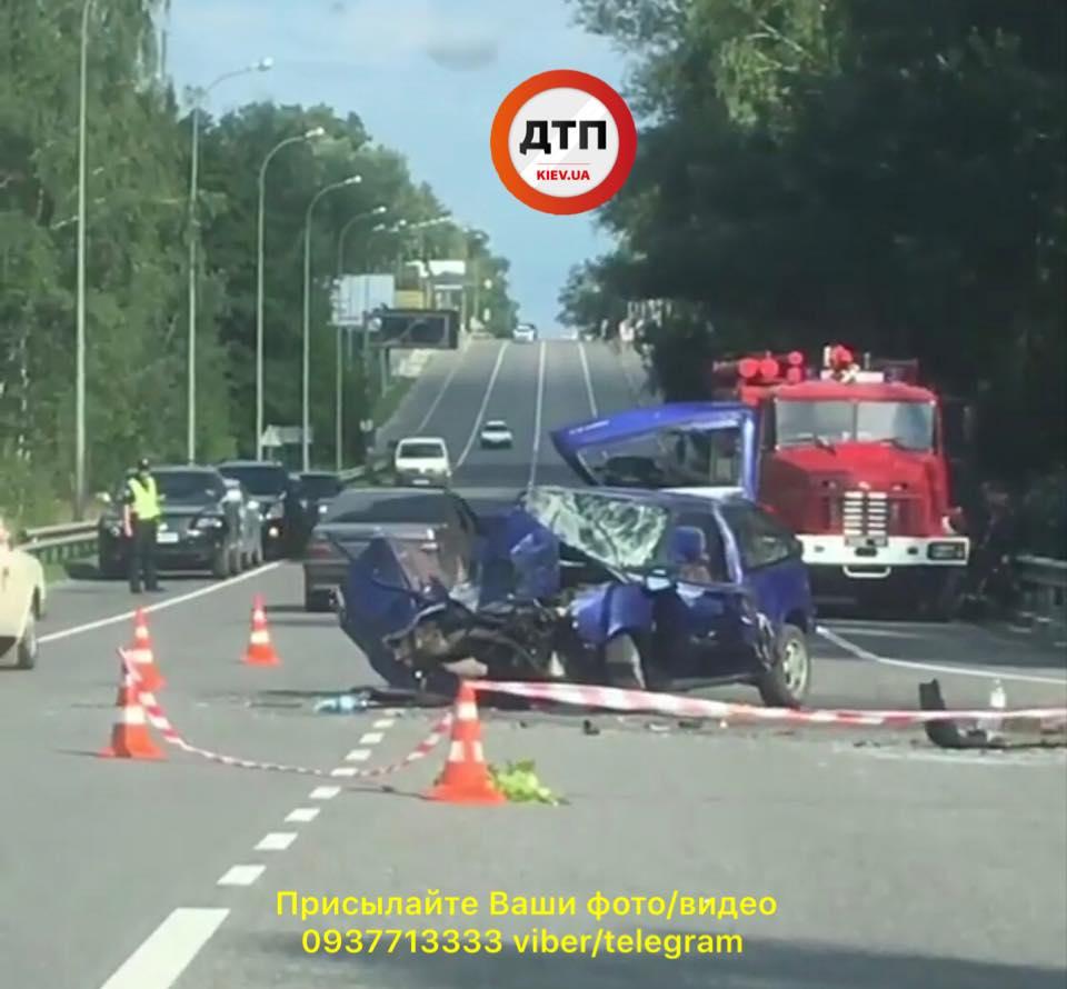 На місці працюють співробітники поліції та ДСНС / фото dtp.kiev.ua На місці працюють співробітники поліції та ДСНС / фото dtp.kiev.ua