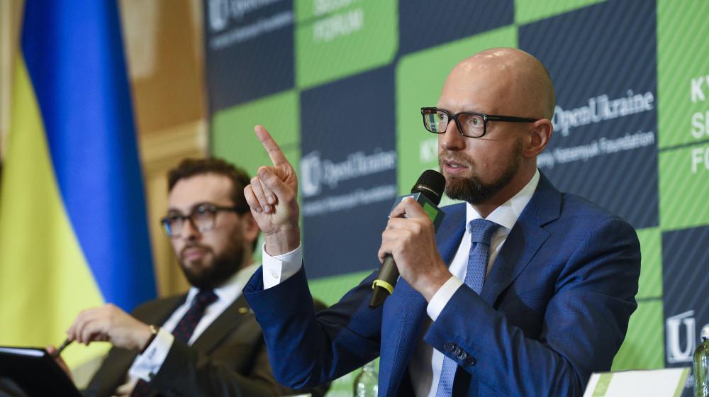 Яценюк: За обсягом витрат на оборону відносно ВВП Україна вже може бути членом НАТО / nfront.org.ua Яценюк: За обсягом витрат на оборону відносно ВВП Україна вже може бути членом НАТО / nfront.org.ua