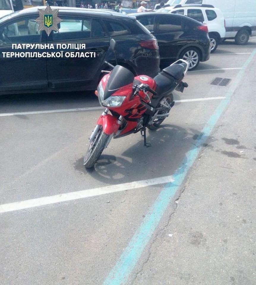 У Тернополі мотоцикліст збив дівчину, після ДТП обох госпіталізували У Тернополі мотоцикліст збив дівчину, після ДТП обох госпіталізували