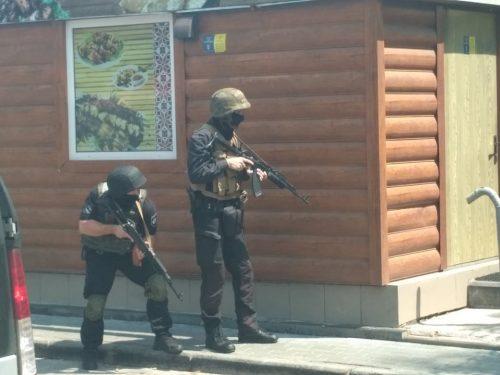 Поліція влаштувала у середмісті Черкас навчальну спецоперацію / фото - Про все Поліція влаштувала у середмісті Черкас навчальну спецоперацію / фото - Про все