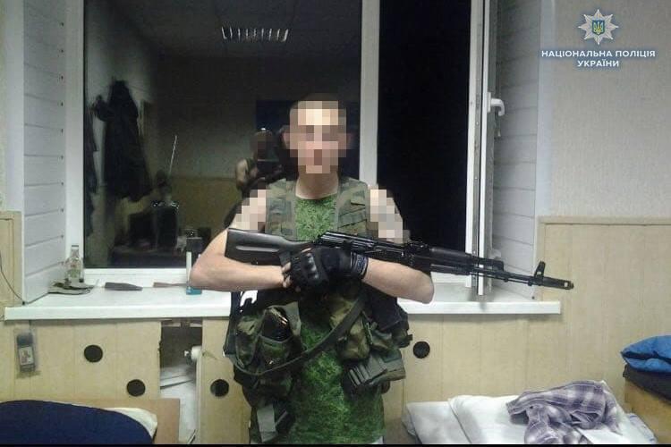 Сейчас подозреваемый сотрудничает со следствием / фото facebook.com/policeLG/ Сейчас подозреваемый сотрудничает со следствием / фото facebook.com/policeLG/