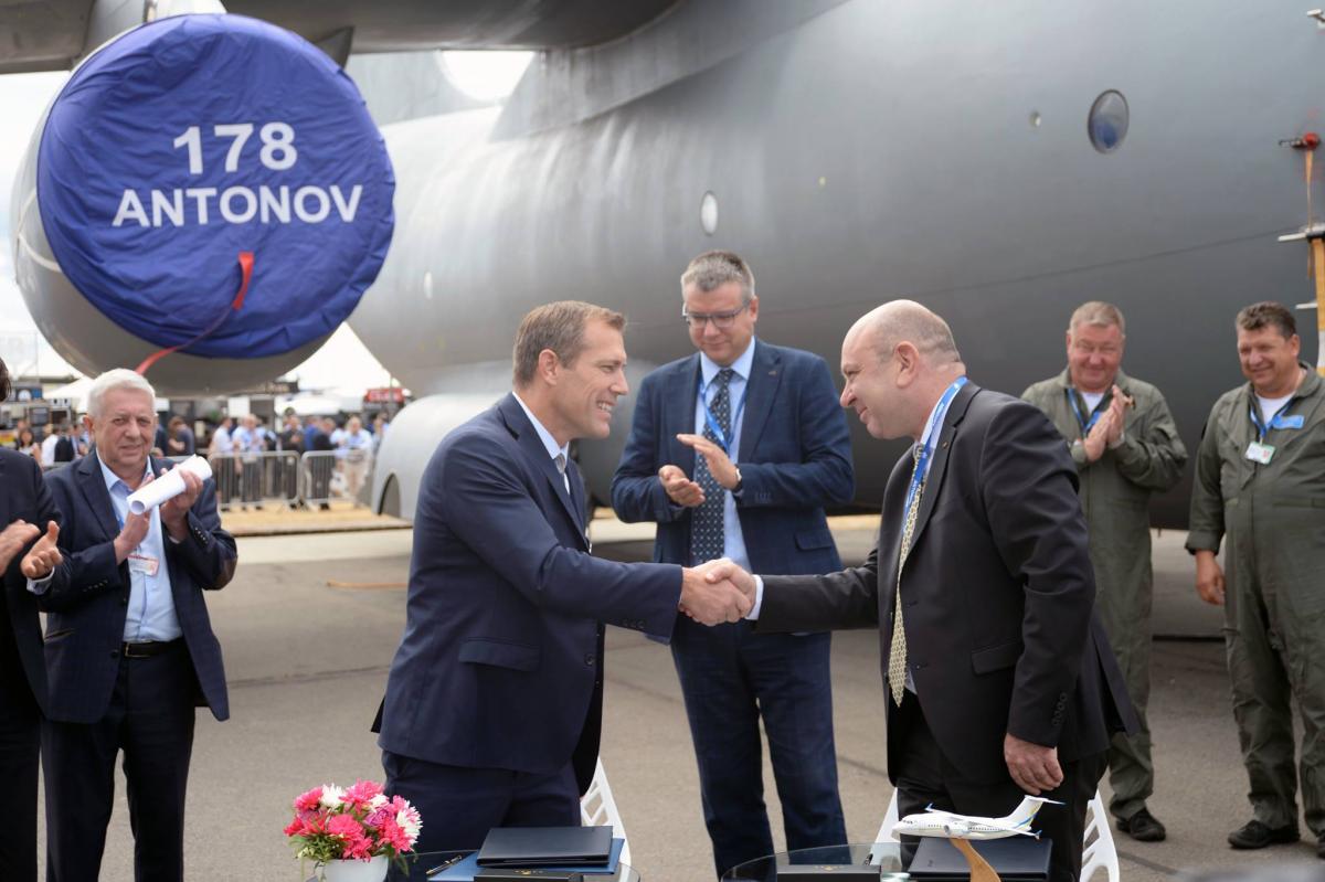 ГП «Антонов» подписало соглашение с компанией Aviall Services, Inc / фото facebook/antonov ГП «Антонов» подписало соглашение с компанией Aviall Services, Inc / фото facebook/antonov