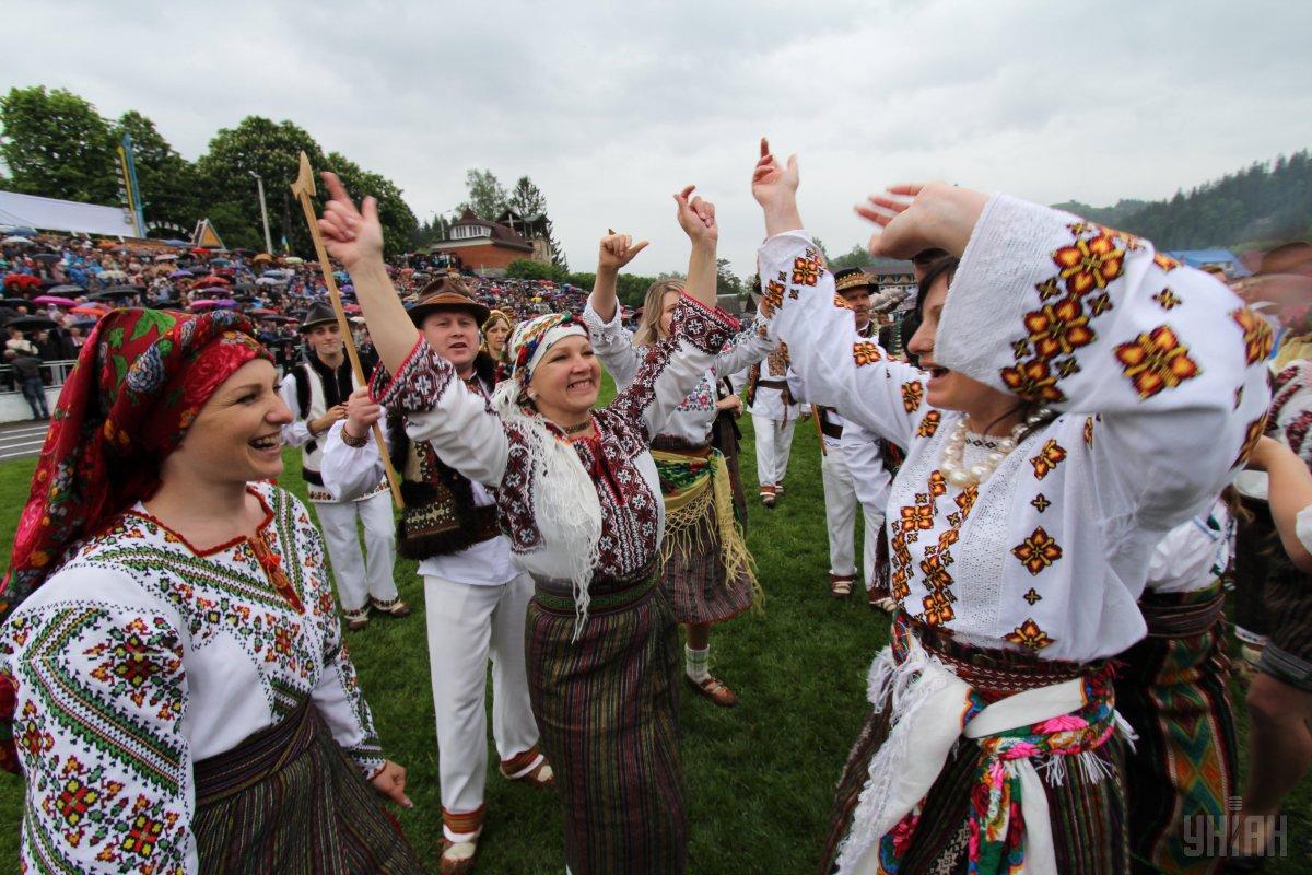 Карпаты приглашают на традиционный гуцульский фестиваль / Фото УНИАН