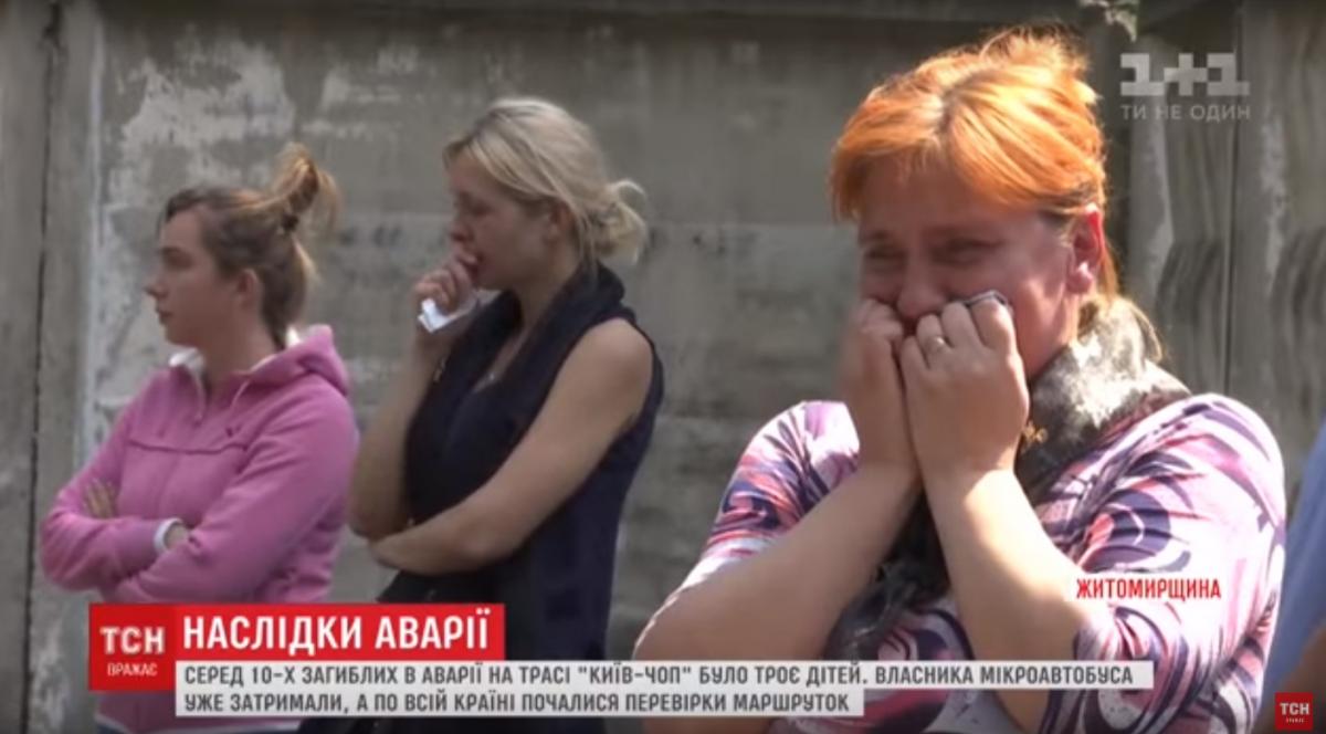 Про жахливу аварію рідні дізналися з телебачення і до останнього сподівалися, що сестри були не в тій маршрутці / Кадр з відео ТСН Про жахливу аварію рідні дізналися з телебачення і до останнього сподівалися, що сестри були не в тій маршрутці / Кадр з відео ТСН